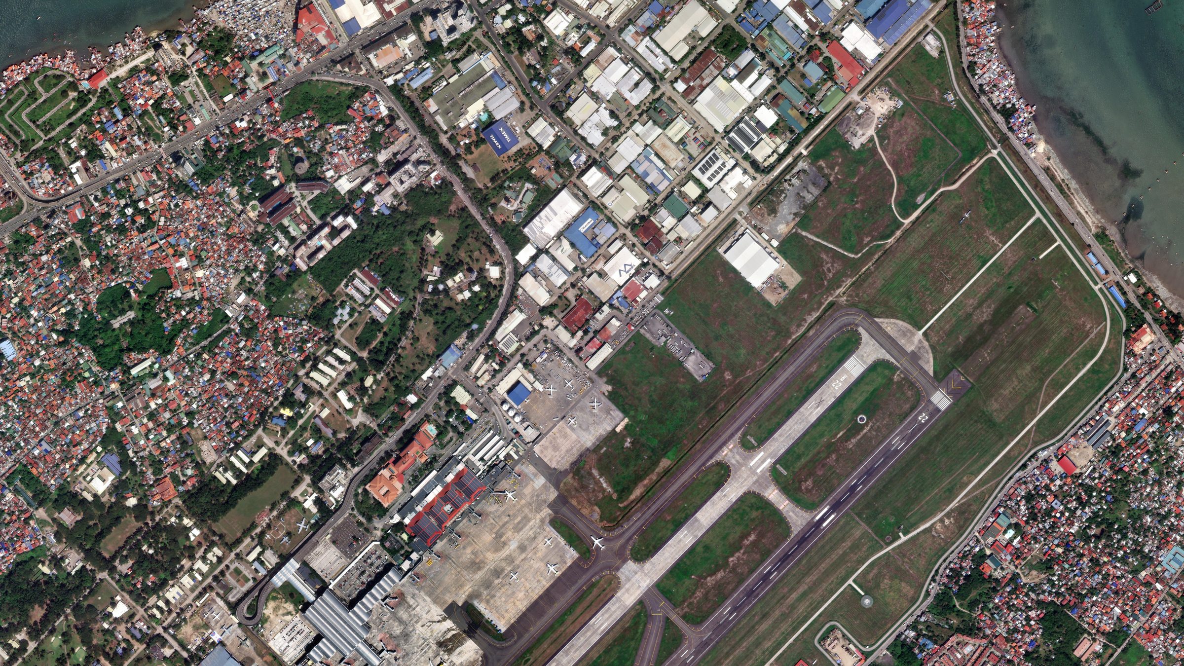 An airport and town at 31 cm